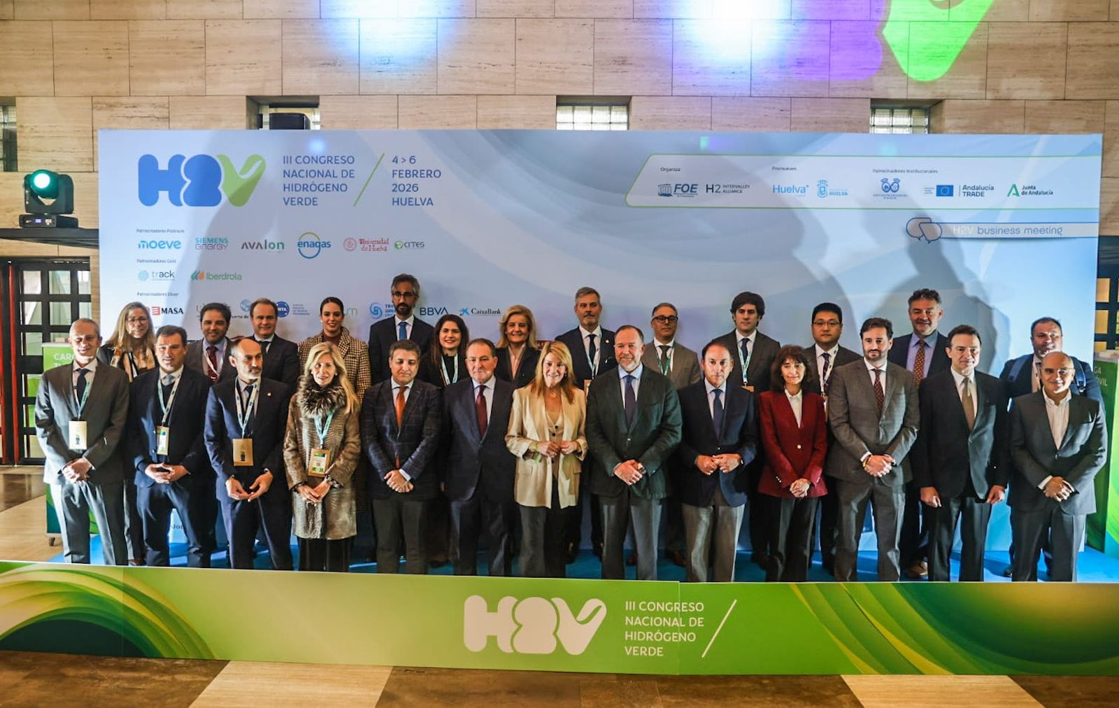 Foto de familia de autoridades y representantes empresariales nacionales e internacionales en la inauguración del Congreso.