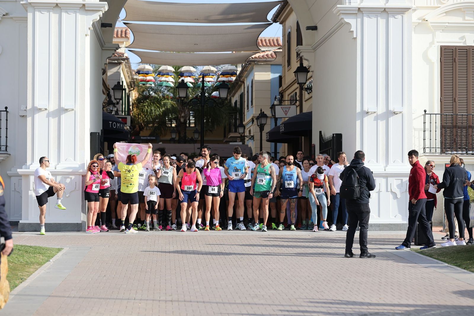 La Carrera Solidaria por el Día de la Mujer McArthurGlen, en fotos