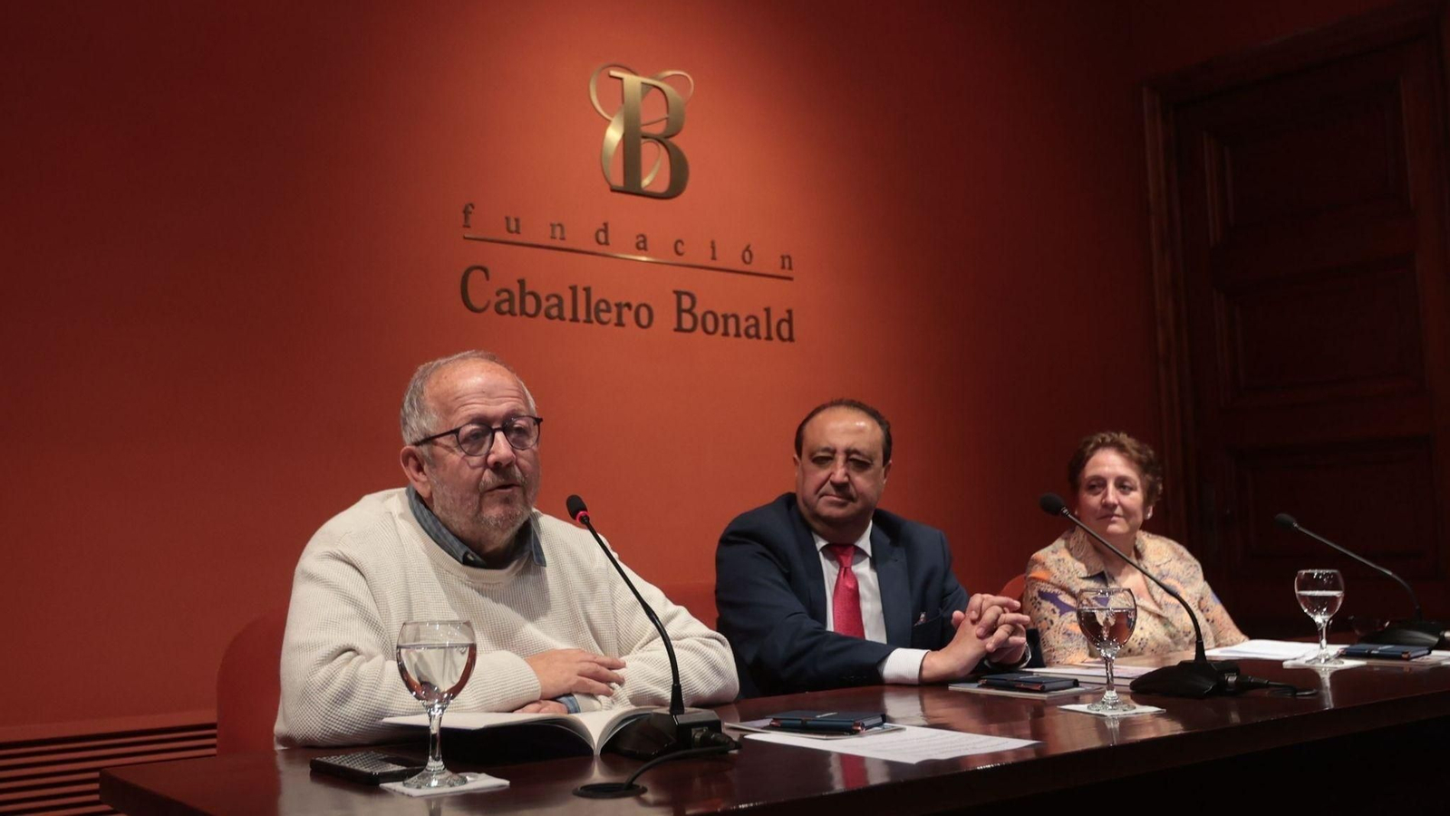Juan José Téllez, en la Caballero Bonald junto a Francisco Zurita y Mercedes Escolano. Juan José Téllez, en la Caballero Bonald junto a Francisco Zurita y Mercedes Escolano.
