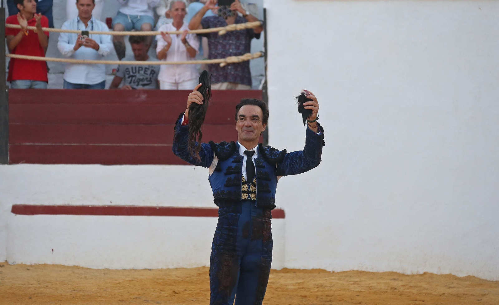 Fotos de la corrida de la reapertura de la plaza de toros de Tarifa: El Cid, Manuel Escribano y Manuel Ponce