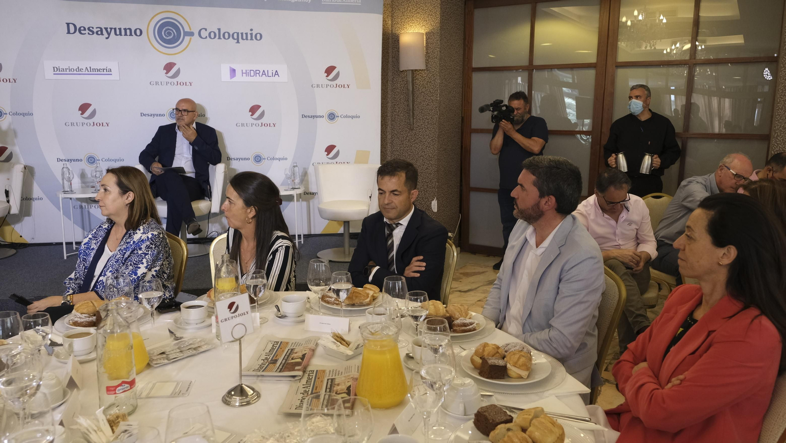 Imágenes del desayuno coloquio de Diario de Almeria y Hidralia.