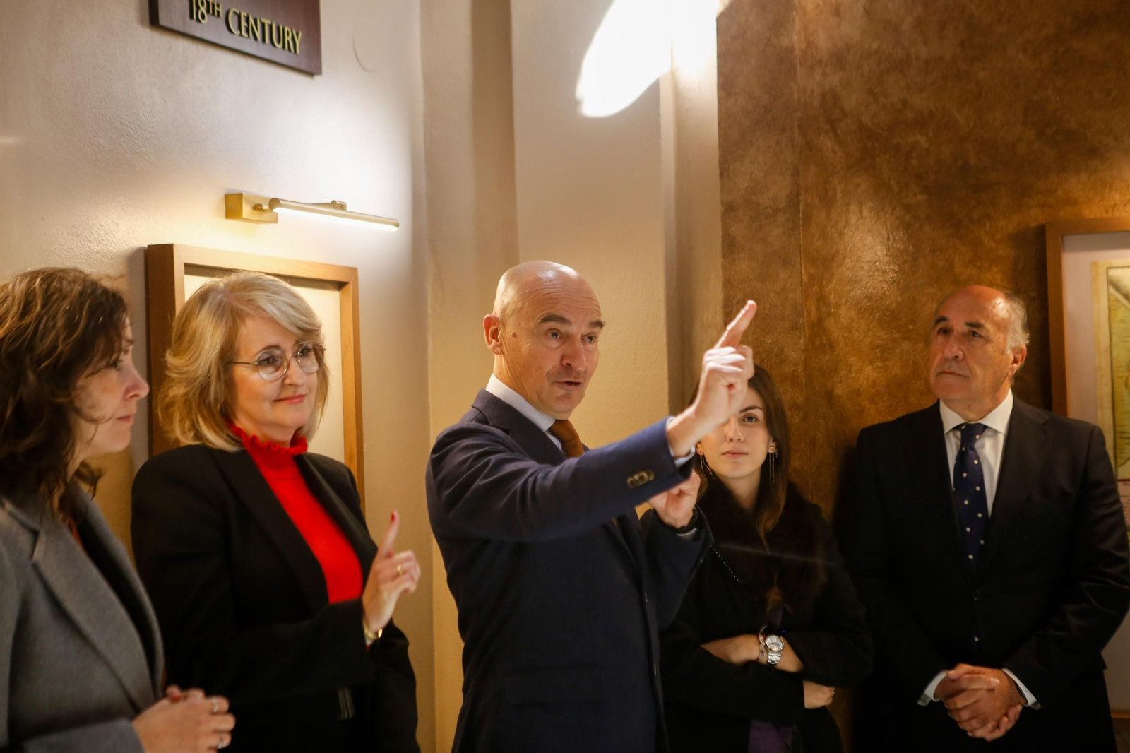 Fotos de la colección de Antonio Viñas de Roa en la capilla del Cristo de la Alameda de Algeciras