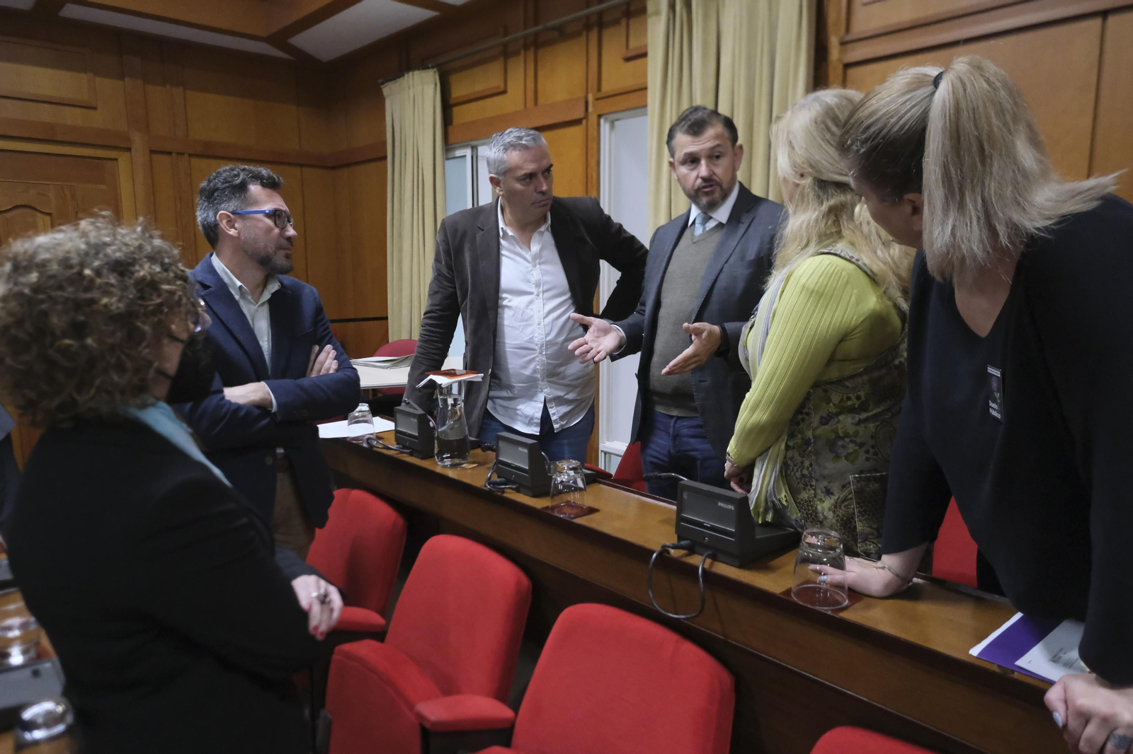 David Dorado da explicación a los concejales en el último Pleno. David Dorado da explicación a los concejales en el último Pleno.