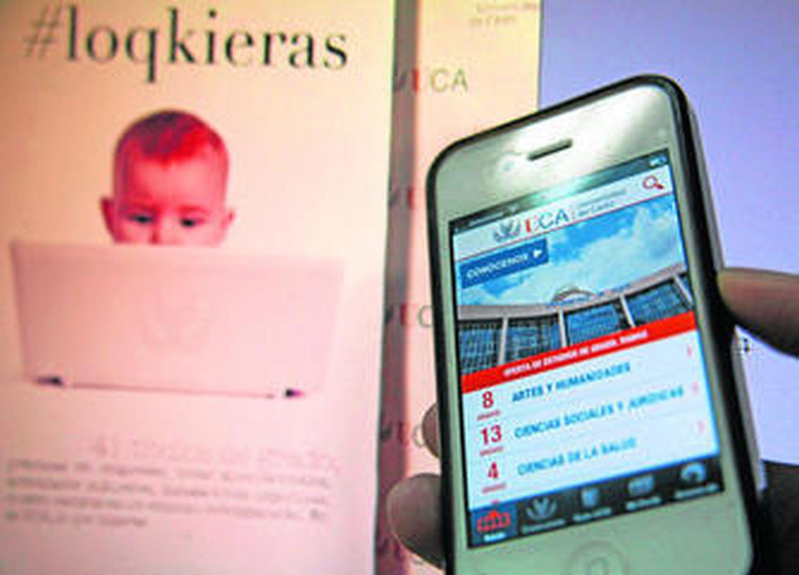 La aplicación de la Universidad de Cádiz se puede ver en este teléfono móvil.