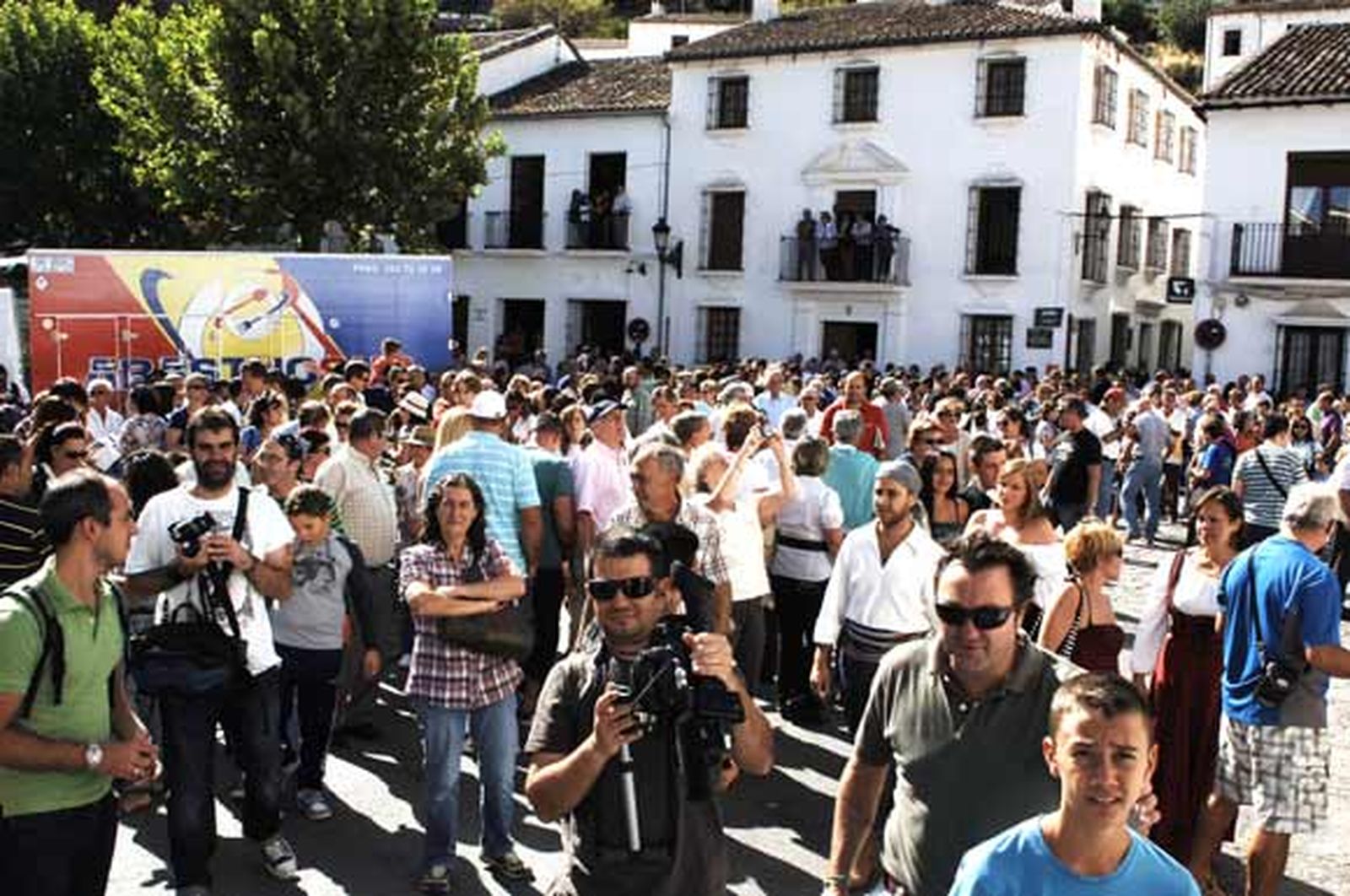 La recreación histórica en torno a la figura del Tempranillo logra abarrotar las calles del municipio serrano

Foto: Ramon Aguilar