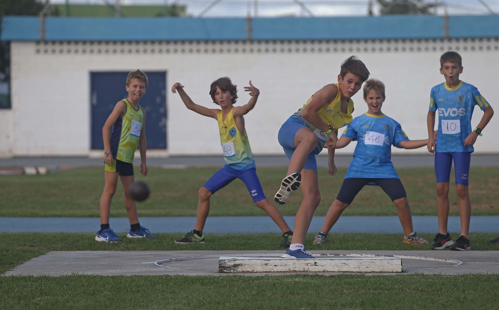 Los juegos municipales de atletismo sub-12 de Algeciras, en imágenes