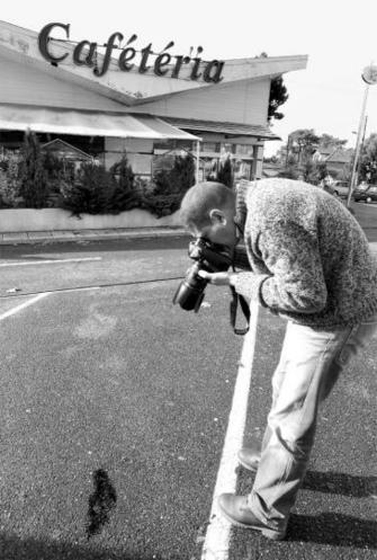 Restos de sangre de las víctimas del atentado del sábado.