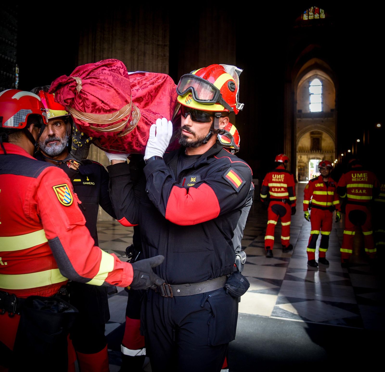 El simulacro de incendio en la Catedral y el Archivo de Indias, en imágenes