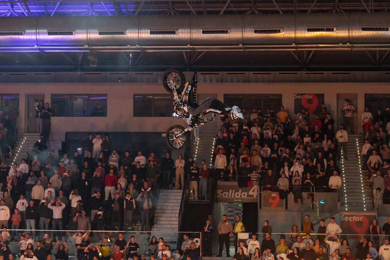 En imágenes: el Soloflow Freestyle enamora en Jaén con acrobacias y espectáculo en estado puro