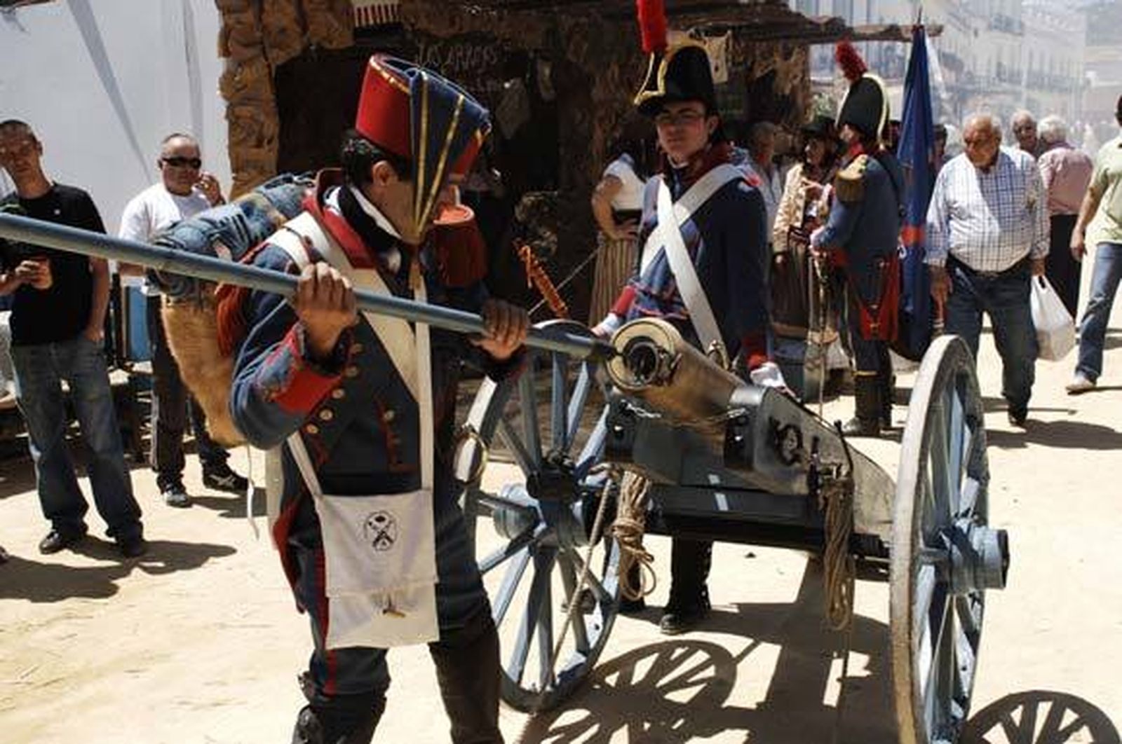 La localidad celebra por todo lo alto y hasta la bandera el bicentenario contra los franceses, nombrando alcalde de las fiestas al ex ministro Manuel Pimentel  Foto: Ramon Aguilar
