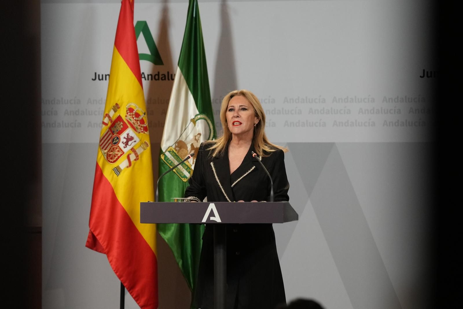 La consejera portavoz de la Junta, Carolina España, en la última rueda de prensa del año en San Telmo.