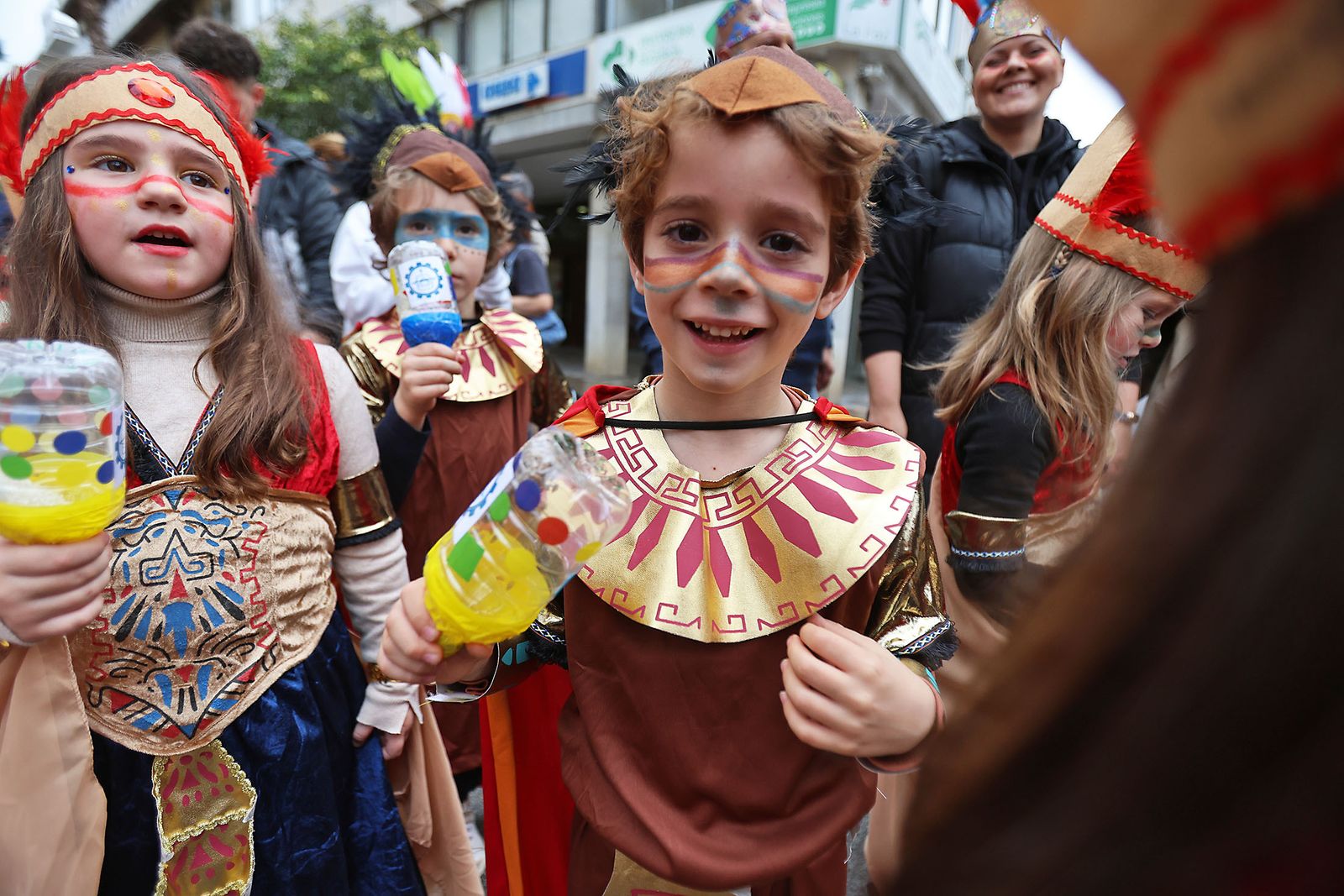 Imágenes del desfile “Un paseo por la historia”  de los niños del colegio Funcadia de Huelva