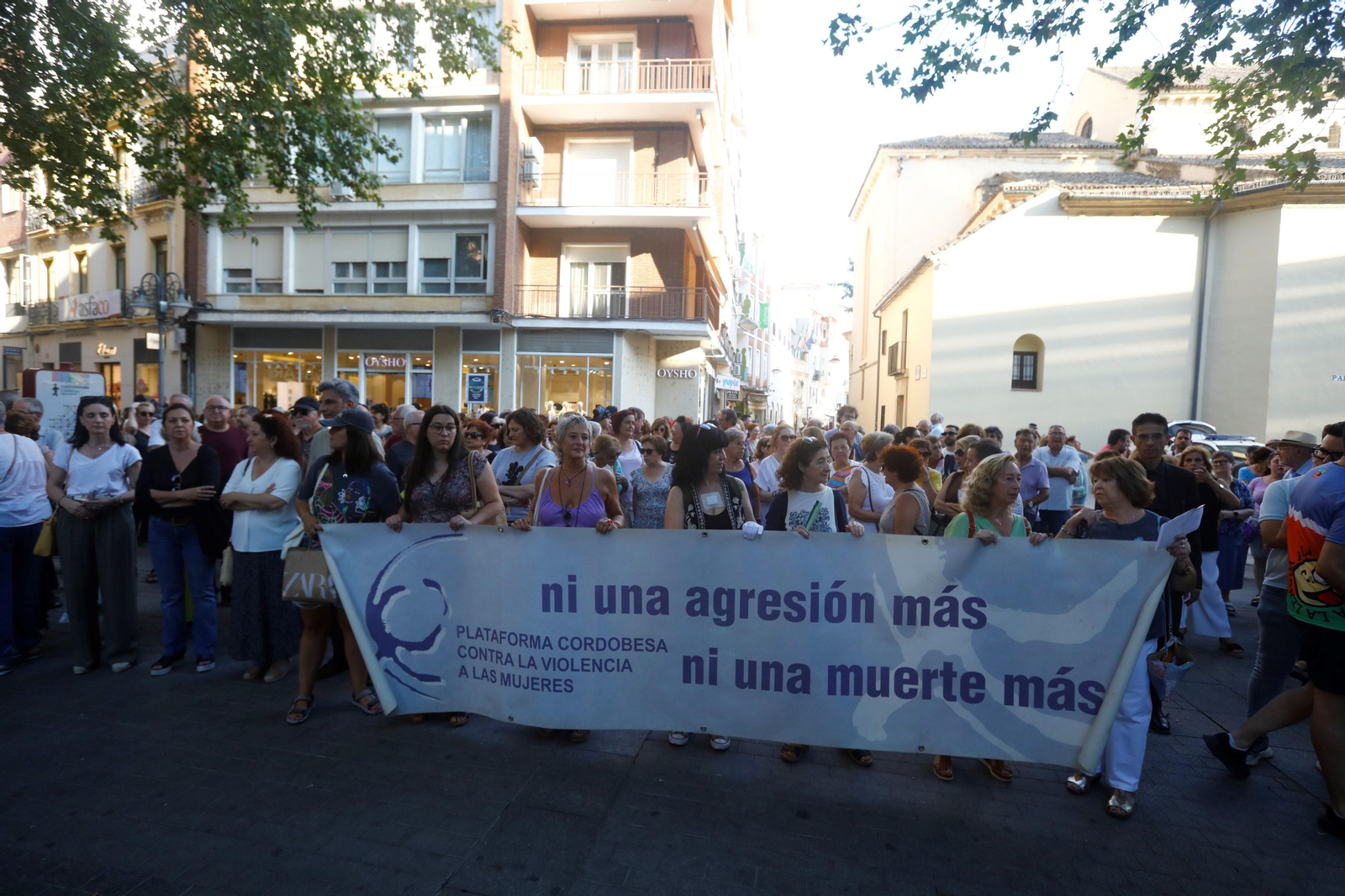 La concentración de Córdoba tras los últimos asesinatos machistas, en imágenes