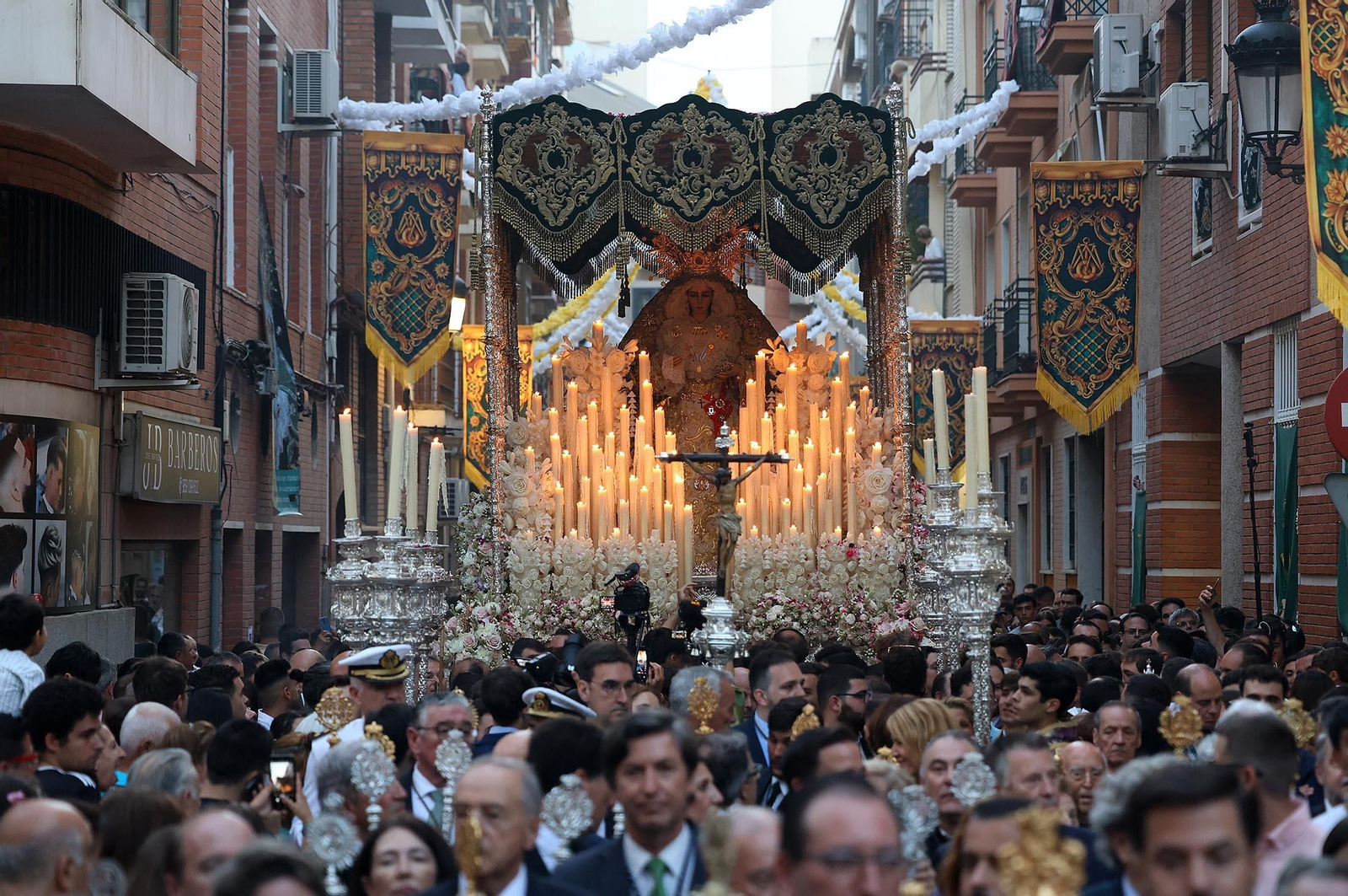 Imágenes de la procesión extraordinaria de la Virgen de la Esperanza por las calles de Huelva