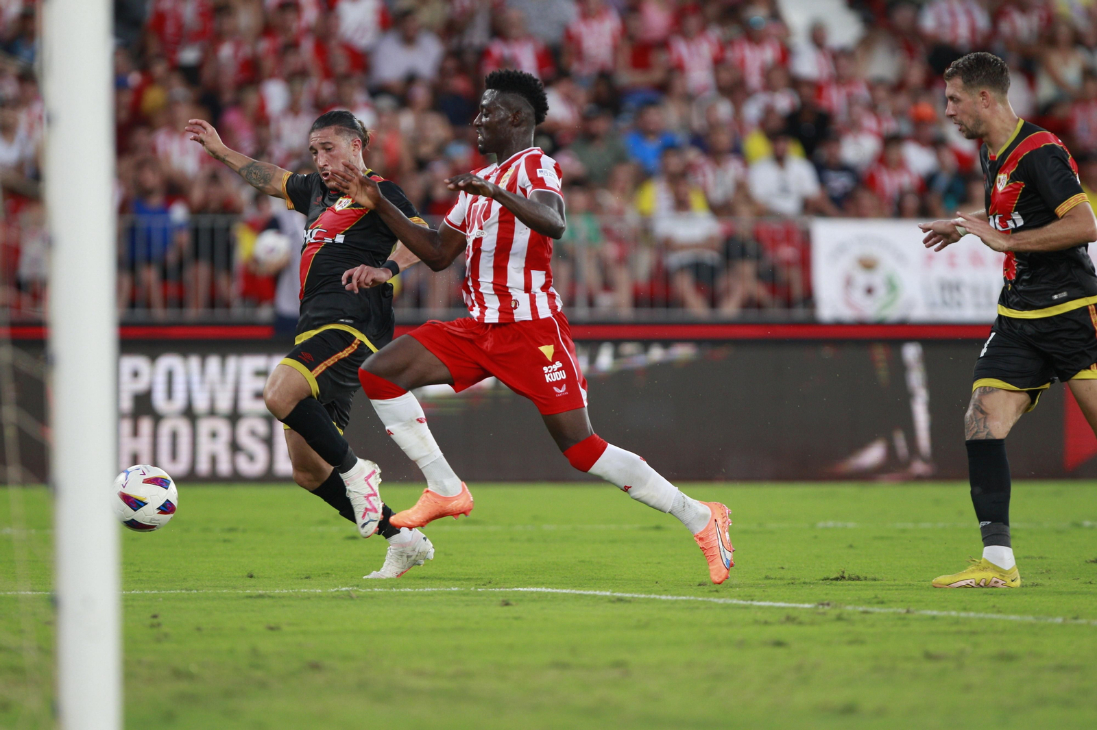 Imágenes del partido U.D. Almería-Rayo Vallecano