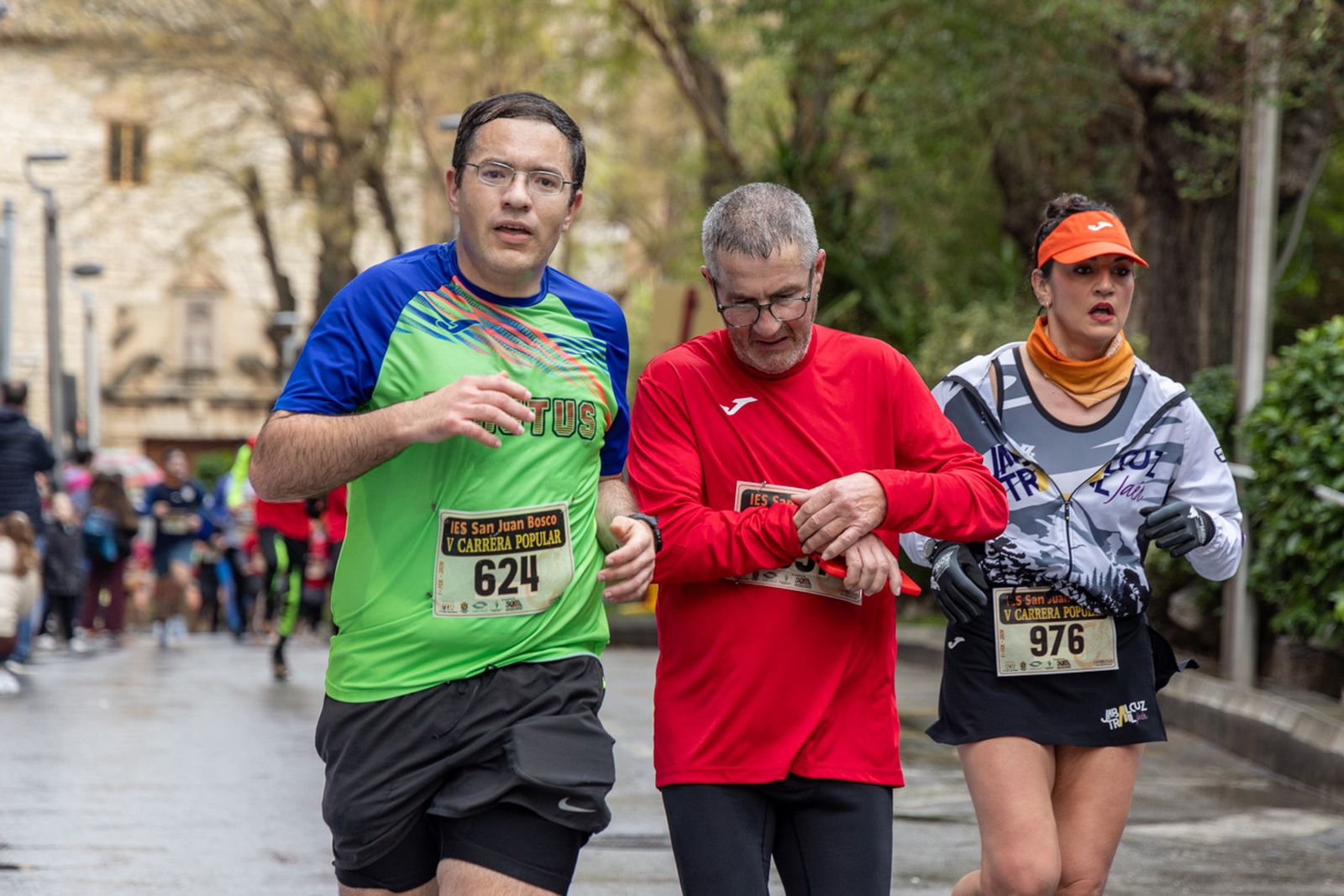 En imágenes: la lluvia no frena a más de un millar de corredores en la V Carrera Popular del IES San Juan Bosco (2)