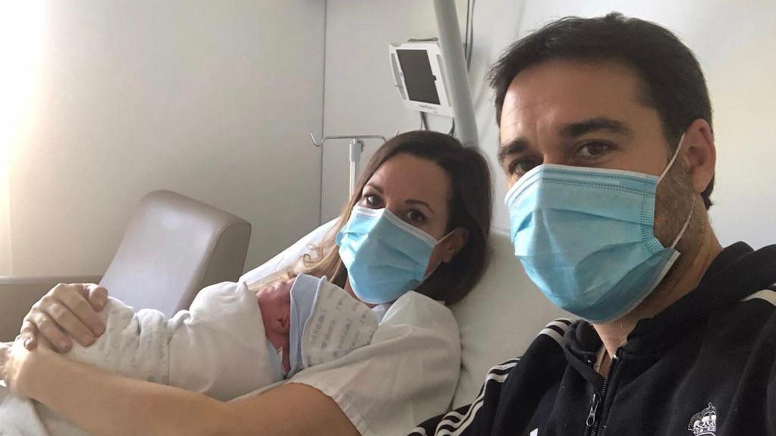 Elizabet y Antonio Jesús, padres de Alonso. el primer niño del año en QuirónSalud Córdoba.