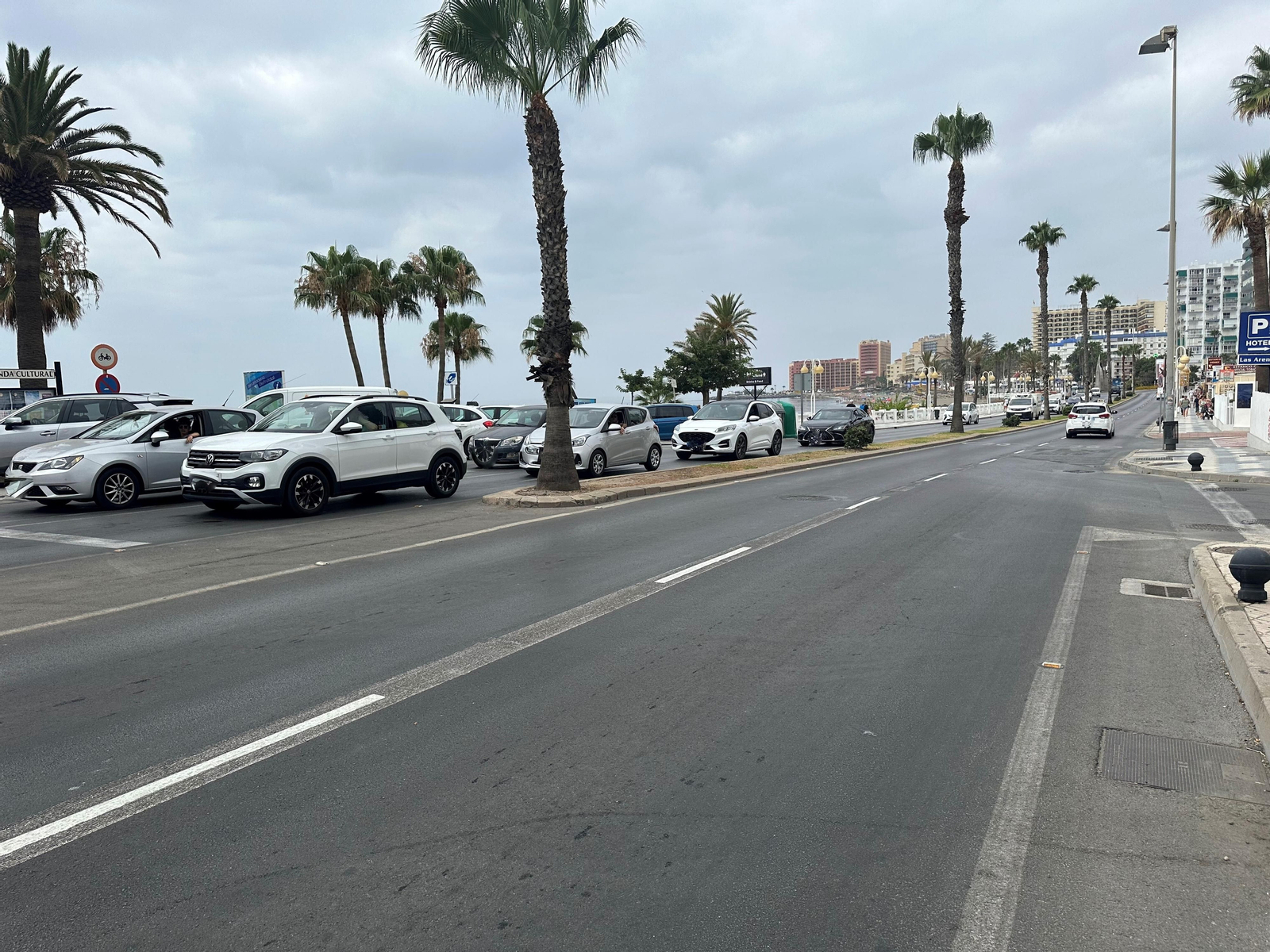 La avenida Antonio Machado vuelve a tener los 4 carriles de circulación.