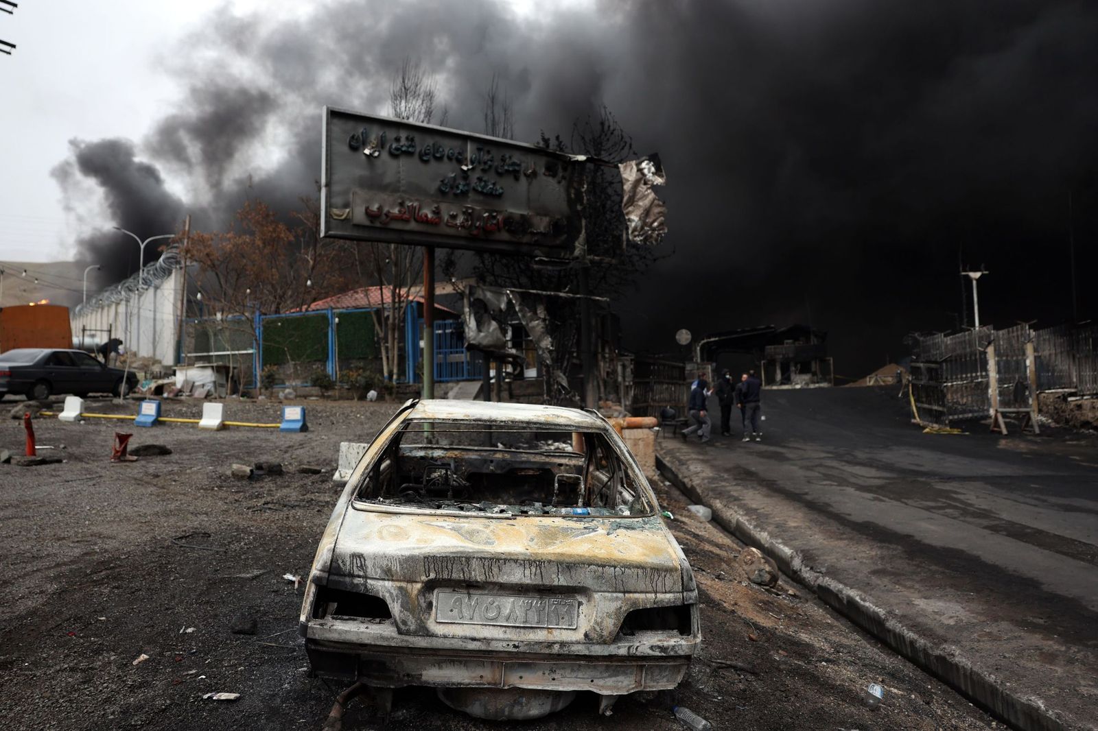 Galería gráfica: Teherán, bajo humo y ceniza tras los bombardeos sobre infraestructuras petroleras