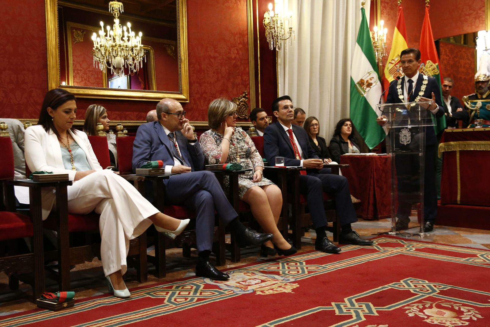 Las imágenes de la jornada de constitución del Ayuntamiento de Granada