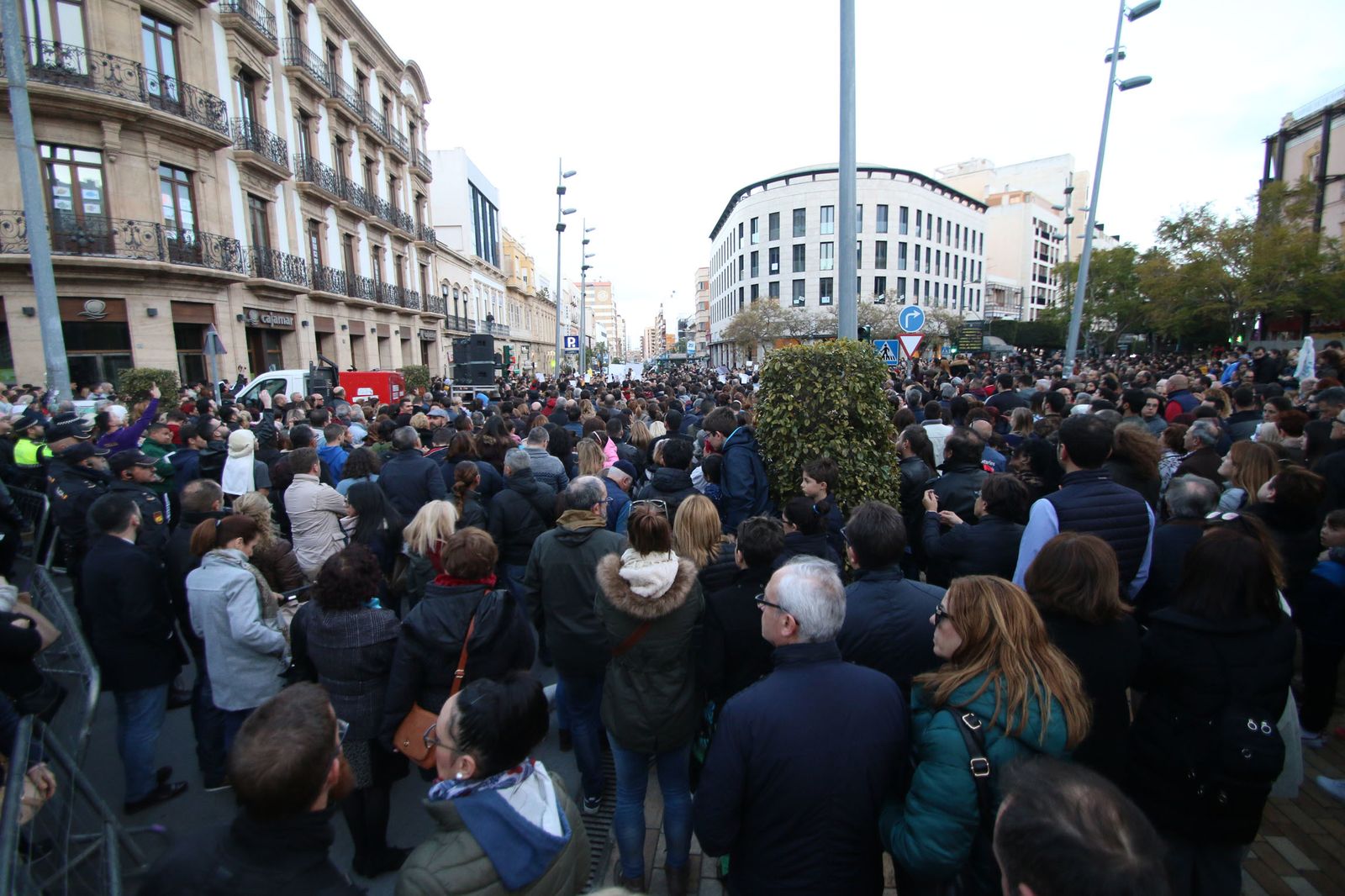 Las imágenes de los 5 minutos de silencio por Gabriel en Puerta Purchena