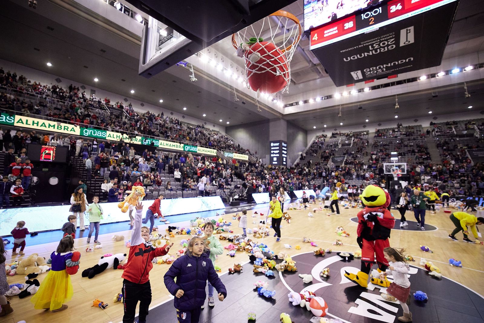 El parqué del Palacio de Deportes se llenará una vez más de peluches.
