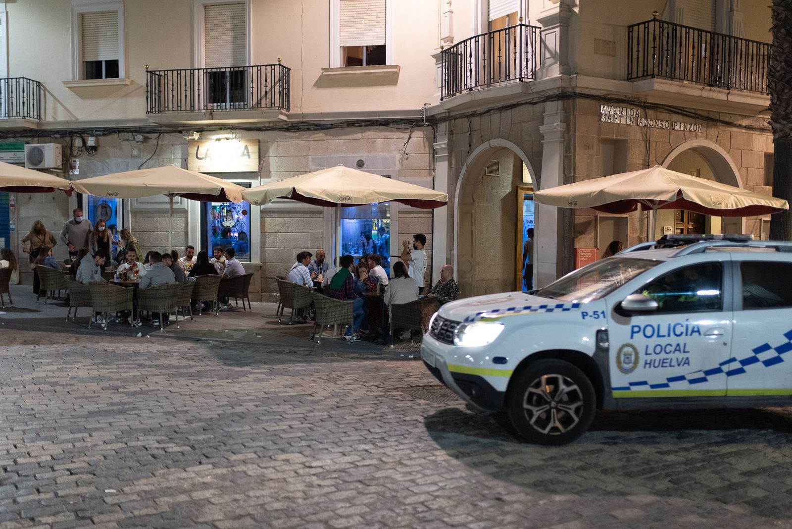 Ambiente en Huelva en la primera noche sin estado de alarma.