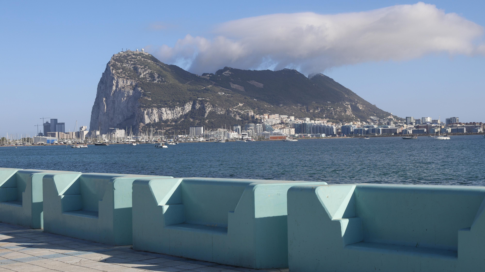 Las fotos de las torres en la cara este del peñón de Gibraltar llamada Hassan Centenary Terraces