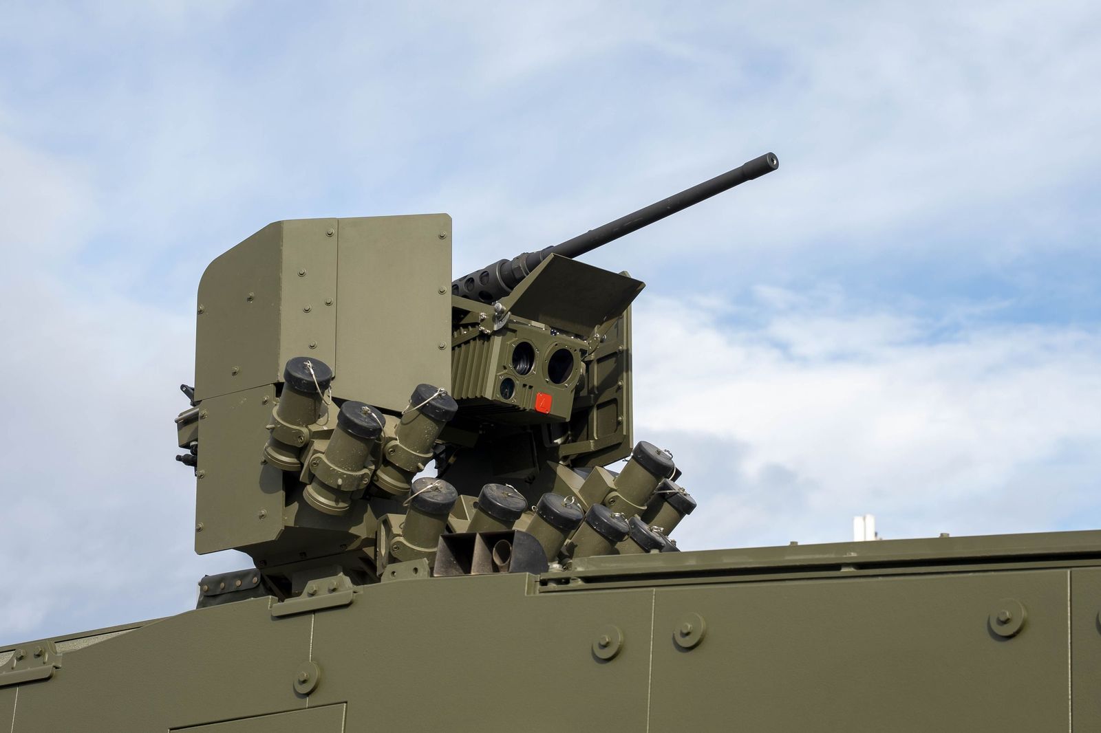 Margarita Robles entrega en Viator los primeros vehículos 8x8 ‘Dragón’ al Ejército de Tierra