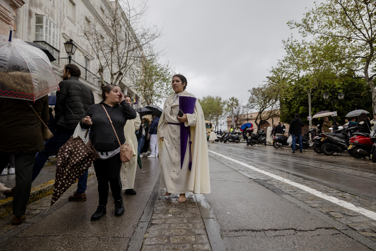 Las imágenes de la cofradía del Prendimiento este Lunes Santo en la Semana Santa de Cádiz de 2024