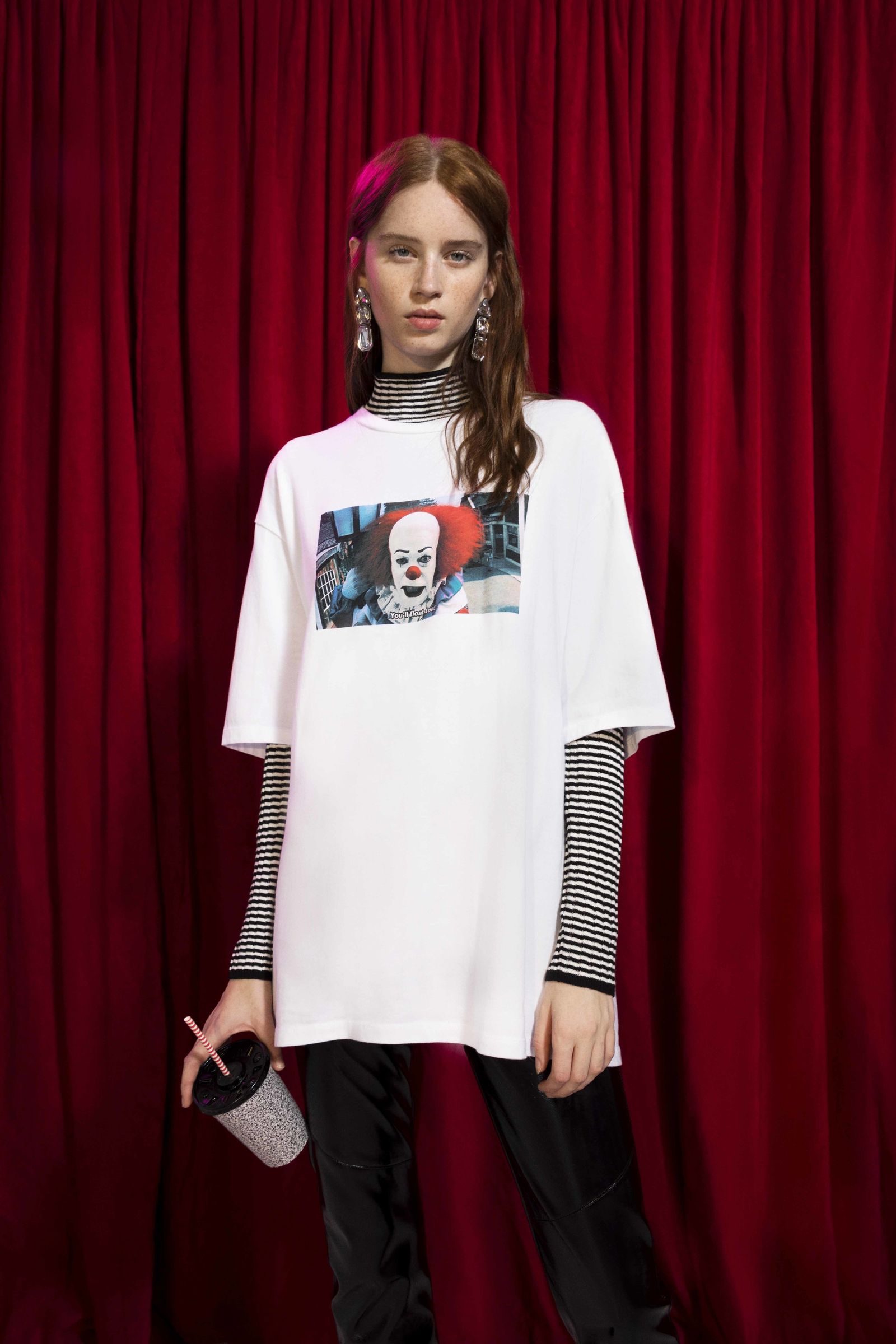 Camisetas de miedo con la mini colección de Halloween de Bershka