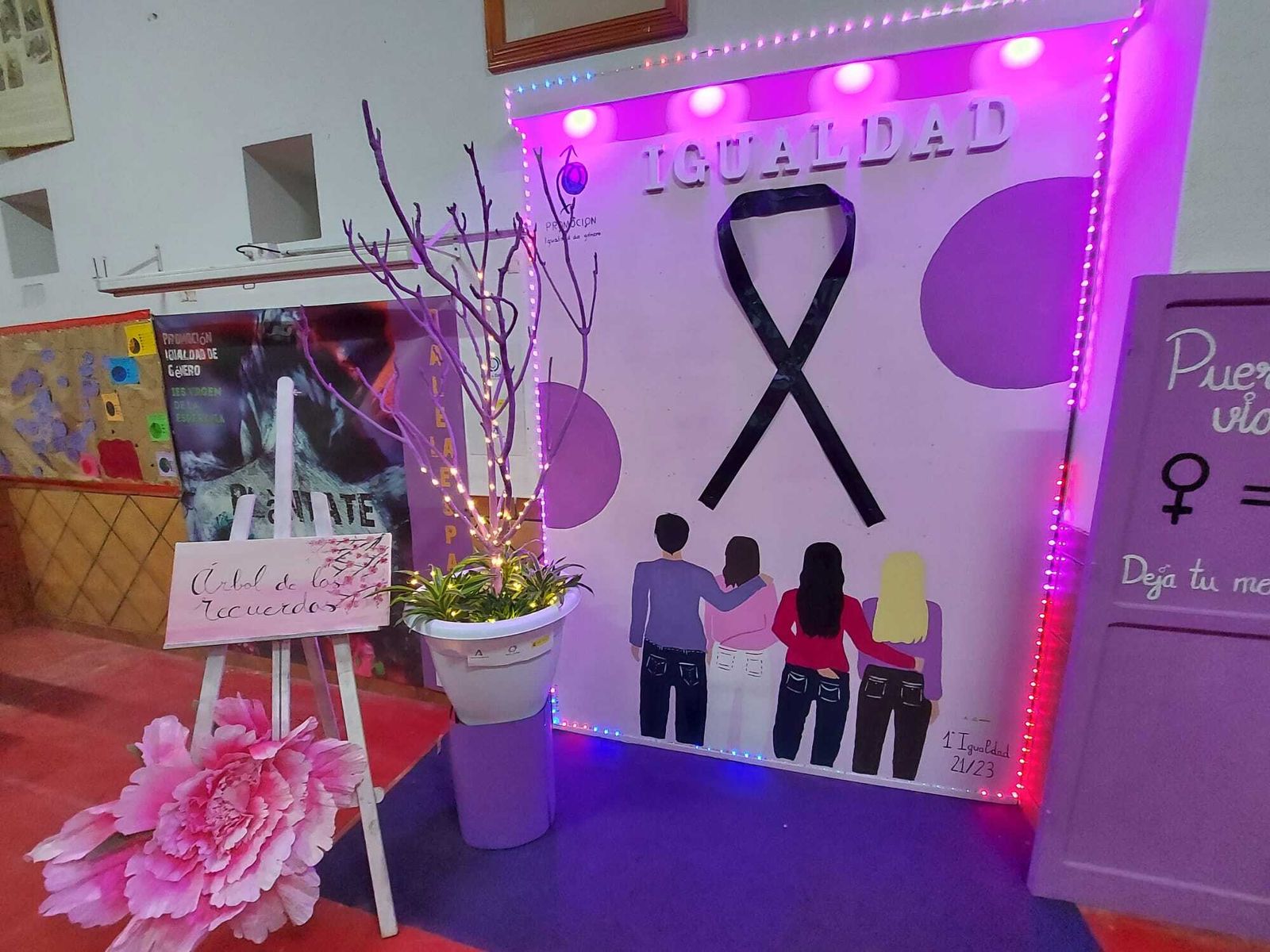 El árbol de los recuerdos contra la violencia de género del Virgen de la Esperanza de La Línea.