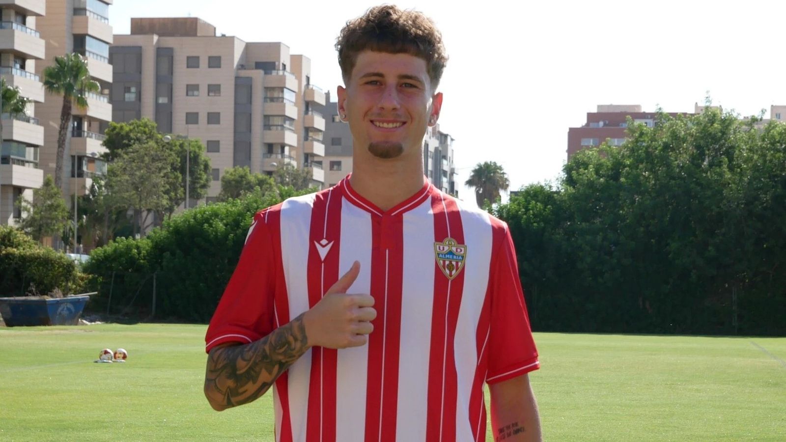 Tomazinho, en su presentación con el filial del Almería.