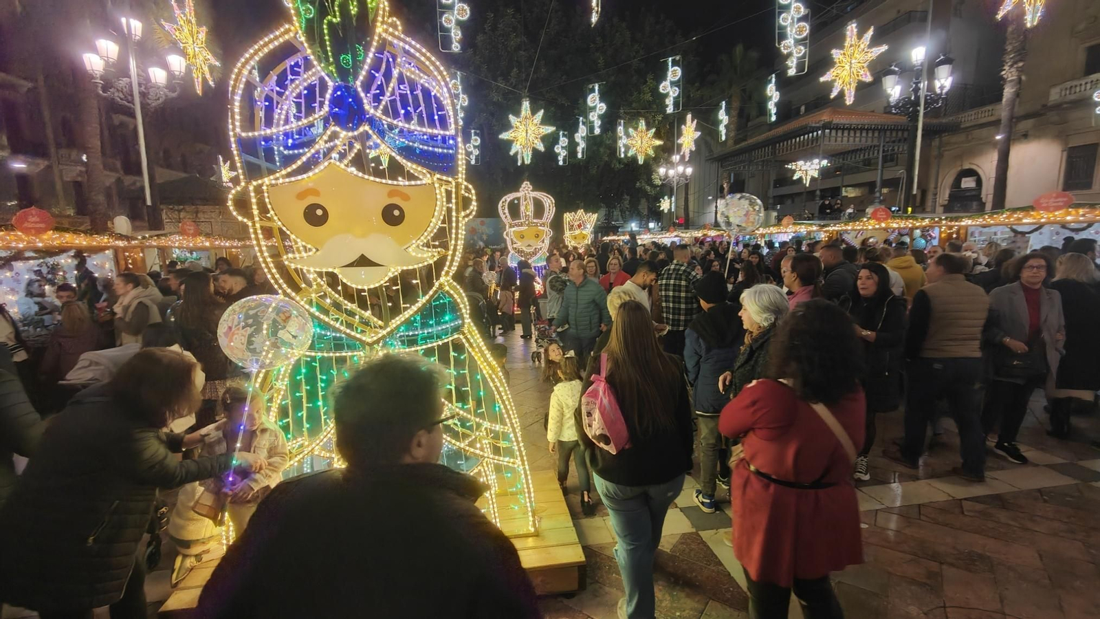 Imágenes del alumbrado navideño en las calles de Huelva