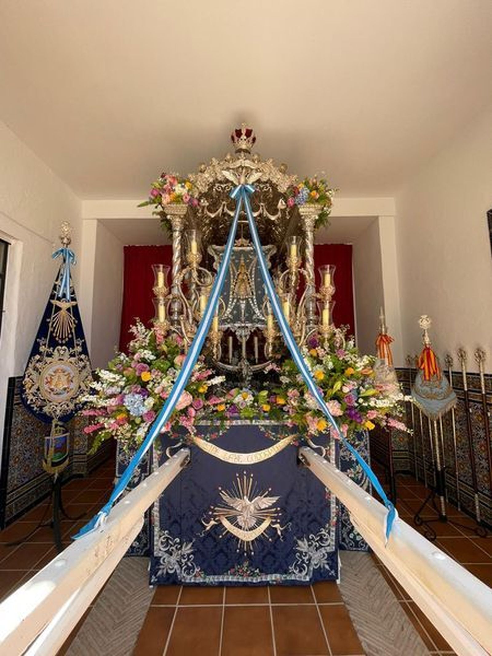 El simpecado de La Línea.