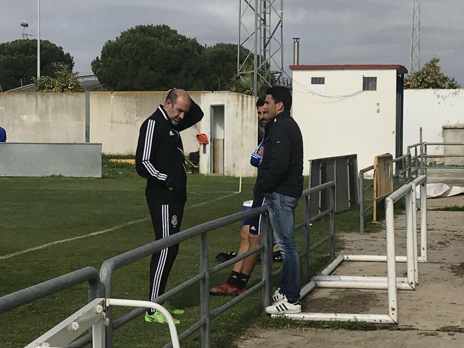 Monteagudo charla con Zamora al finalizar la sesión de entrenamiento de esta mañana. Monteagudo charla con Zamora al finalizar la sesión de entrenamiento de esta mañana.