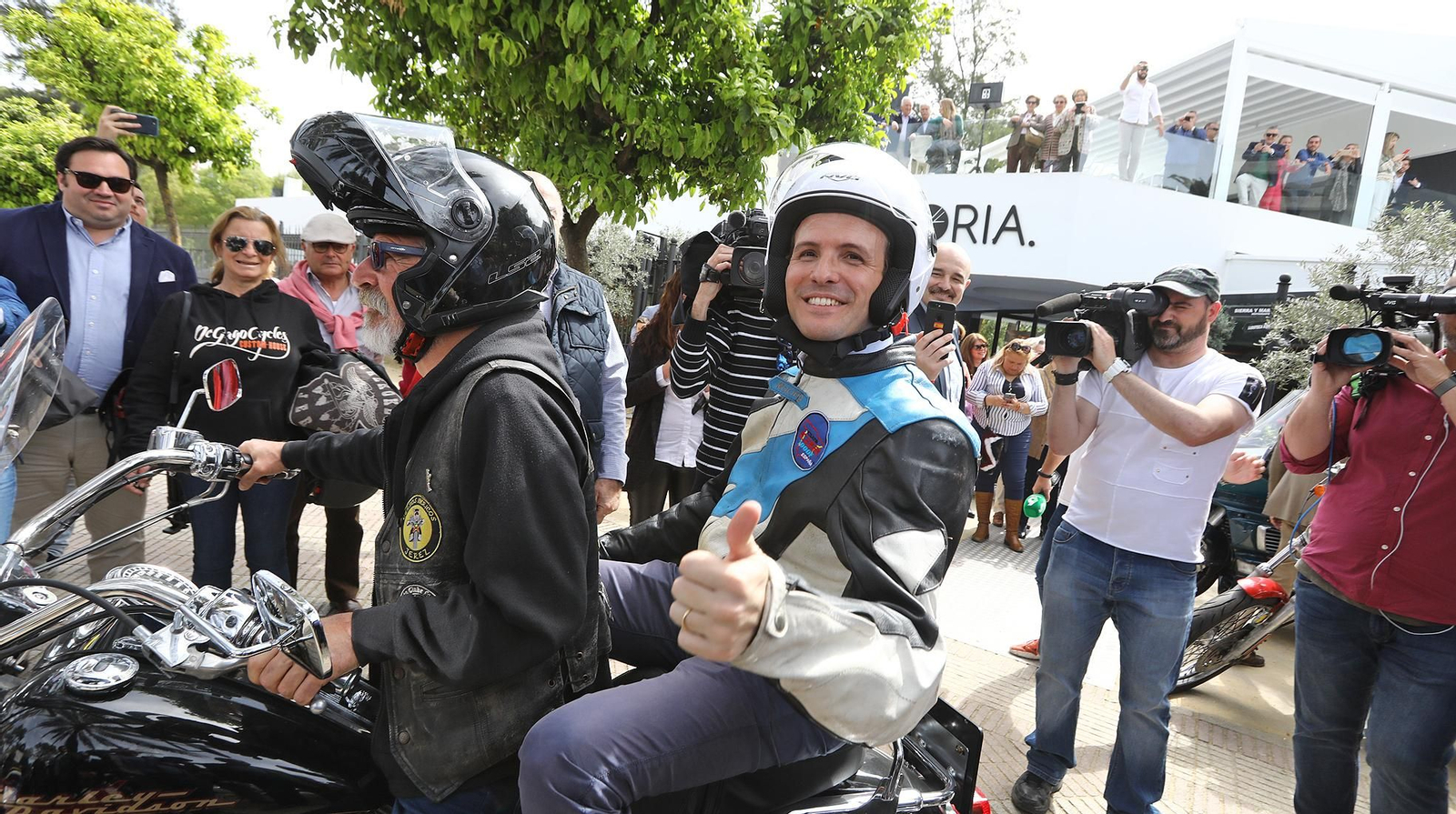 Imágenes de Pablo Casado en un acto con moteros en Jerez
