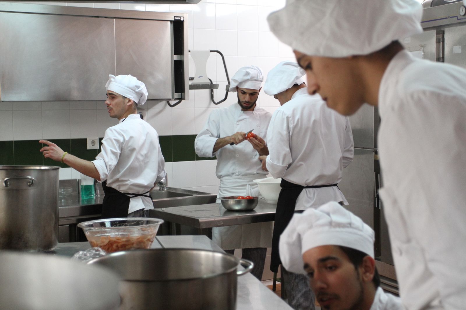 Alumnos de la escuela de hostelería del Virgen de Belén.