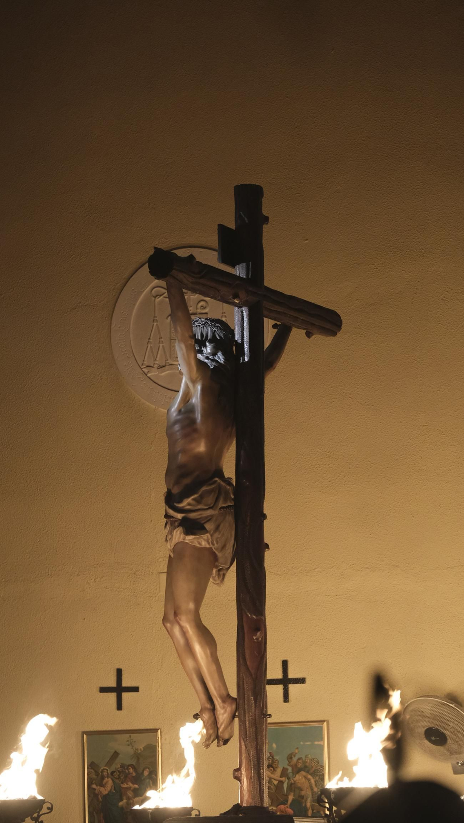 Procesión del Perdón en Almería, en imágenes