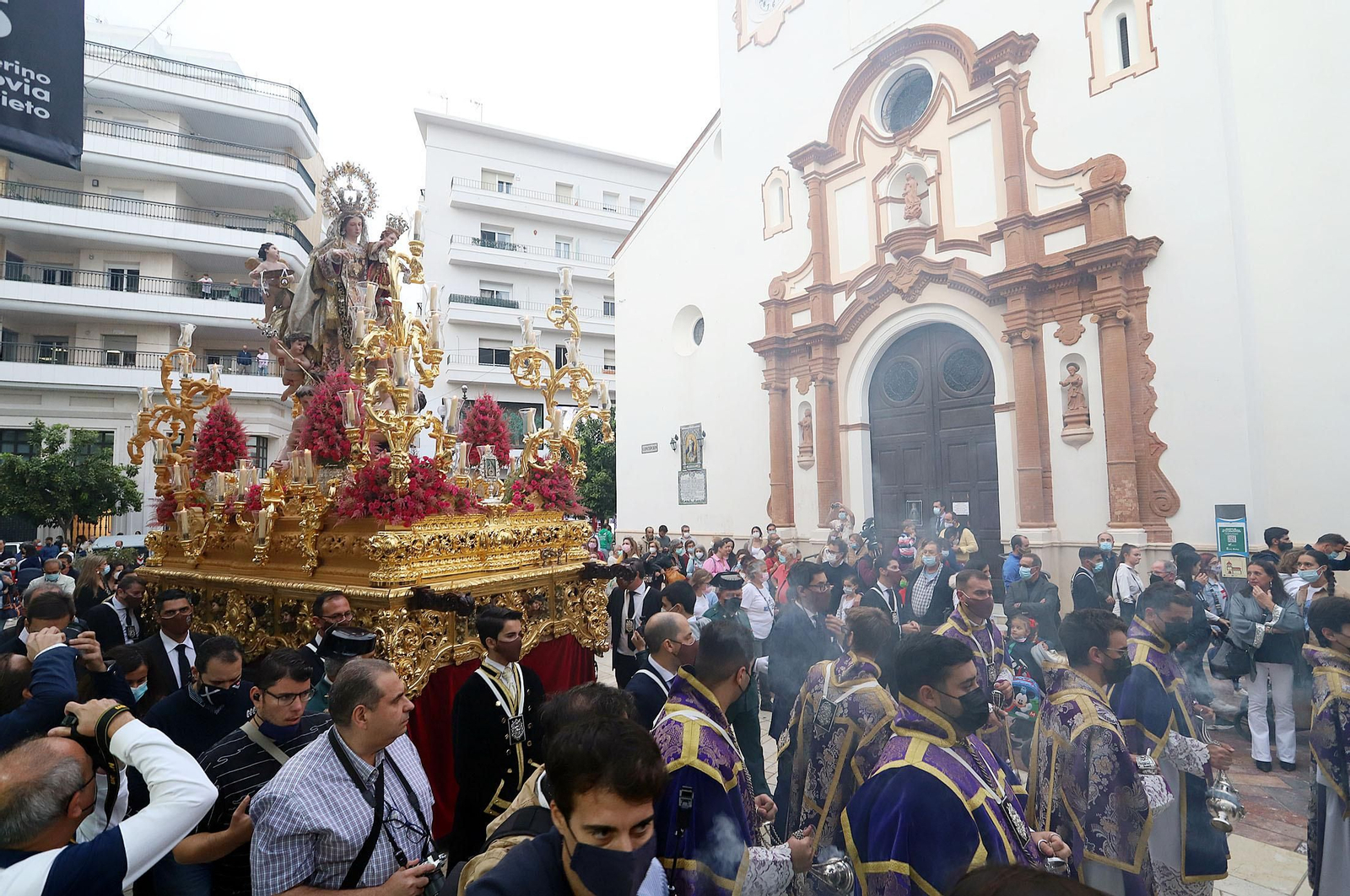 Salida de Nuestra Señora del Carmen de la iglesia de la Concepción para el Rosario Vespertino de Ánimas. Salida de Nuestra Señora del Carmen de la iglesia de la Concepción para el Rosario Vespertino de Ánimas.