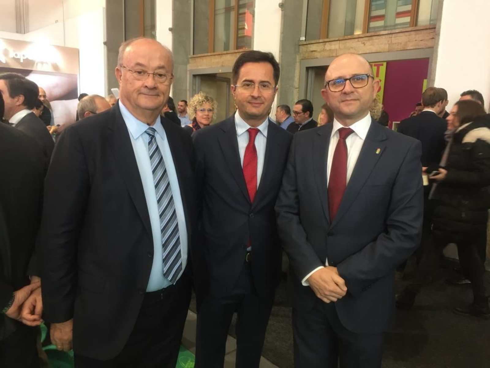 Francisco Góngora y Manuel Gómez (derecha), durante la feria Fruit Logistica de Berlín.