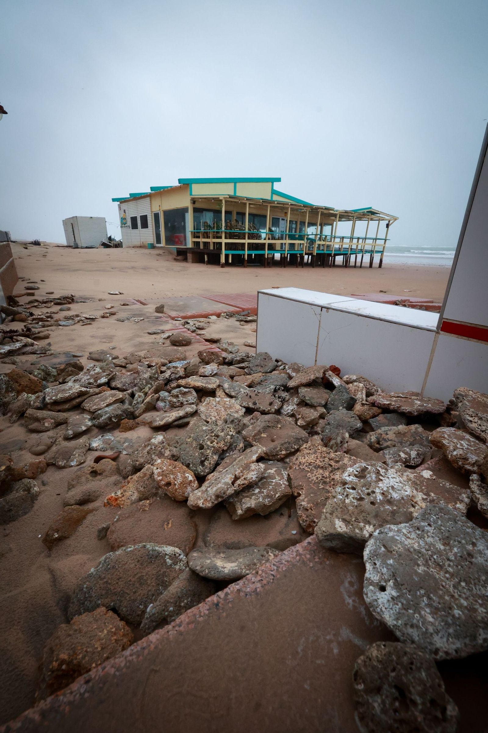 Imágenes de los principales destrozos provocados por la borrasca Leonardo en Cádiz