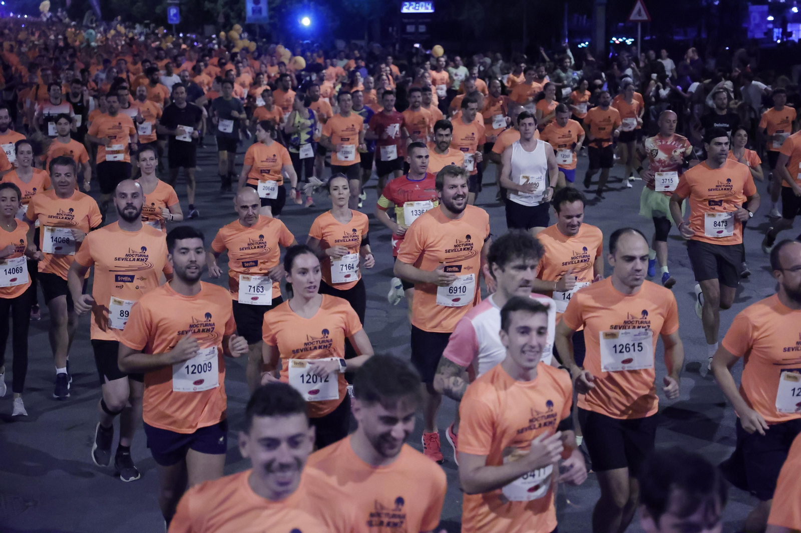 Búscate en la Carrera Nocturna de Sevilla (1)