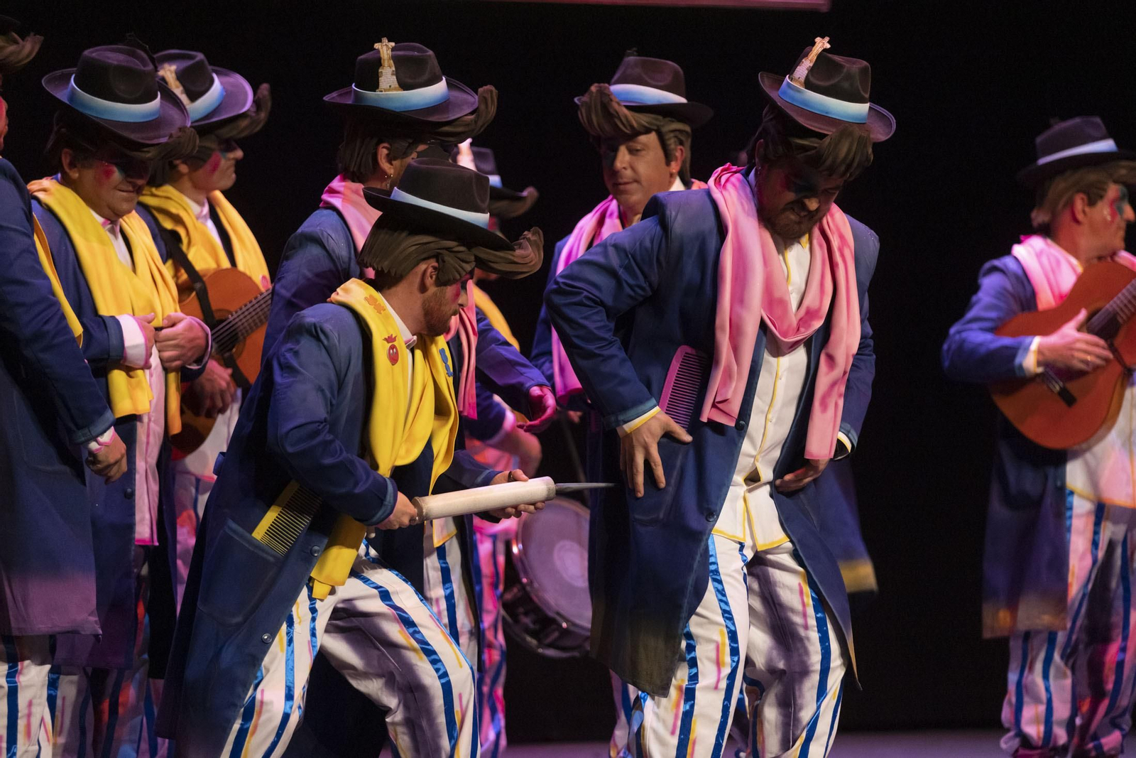 Imágenes de la actuación de la murga de Huelva 'Los derrotaos (Una comparsa reconvertía...)' en el Carnaval Colombino