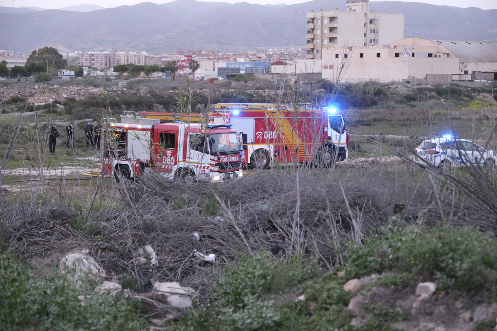 Fotogalería incendio descampado Vega de Acá. Almería