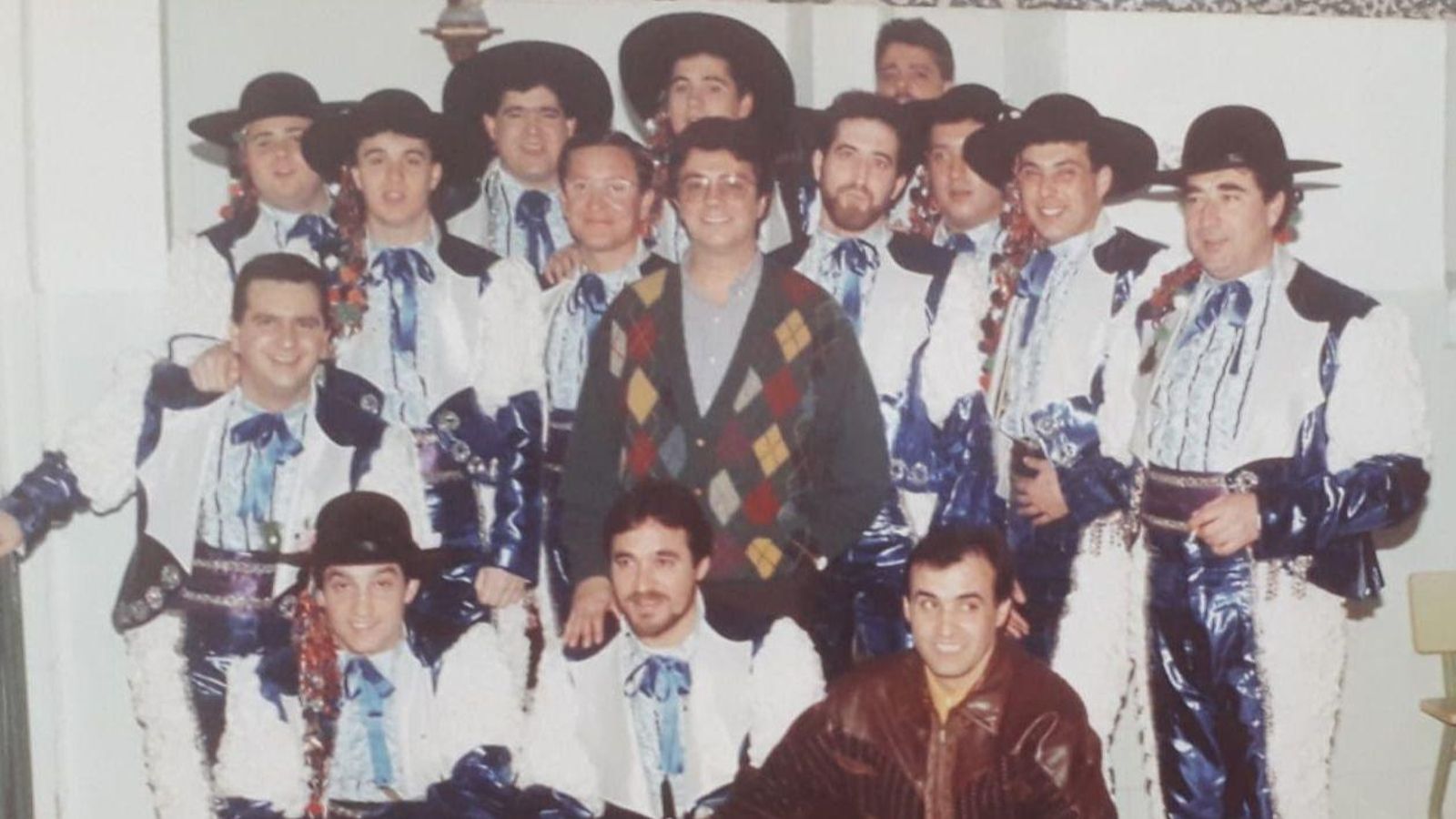 Chano González, primero por la derecha, en ‘Suspiros de Cai’ (1992).