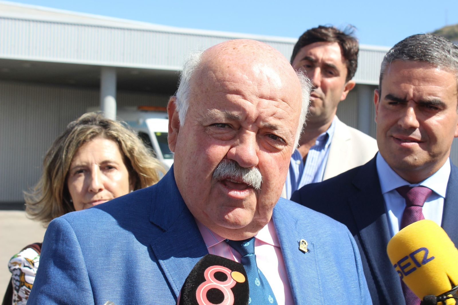 Jesús Aguirre, consejero de Salud y Familias, en su visita a la comarca de La Janda.