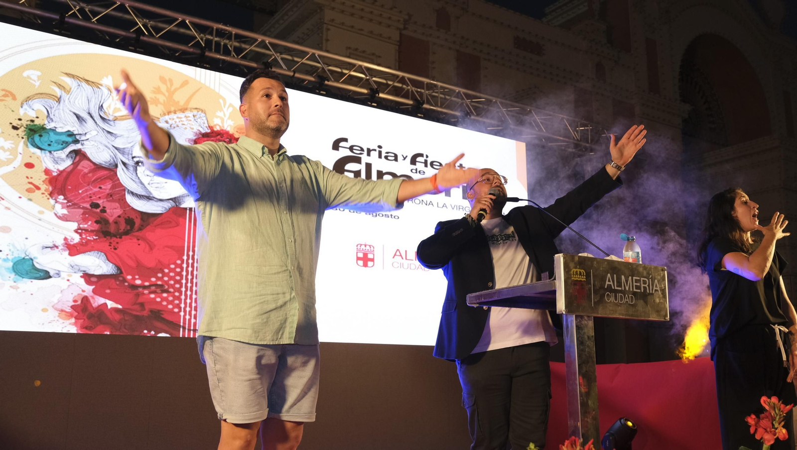 El pregón de la Feria de Almería 2025 y el encendido de la portada, en imágenes