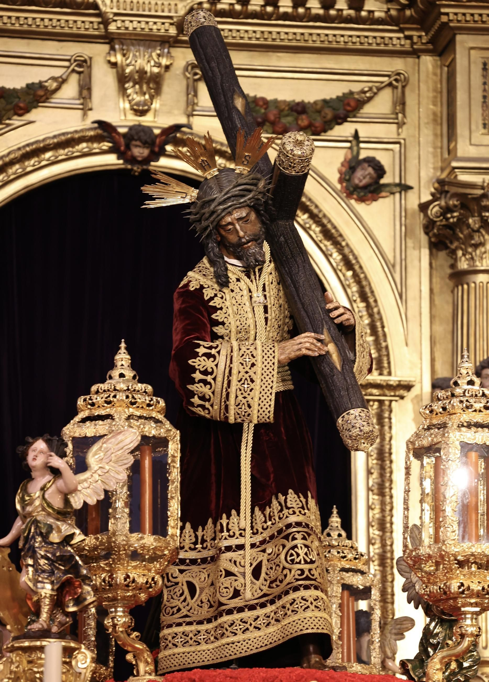 El Gran Poder ya está en su paso con la túnica persa