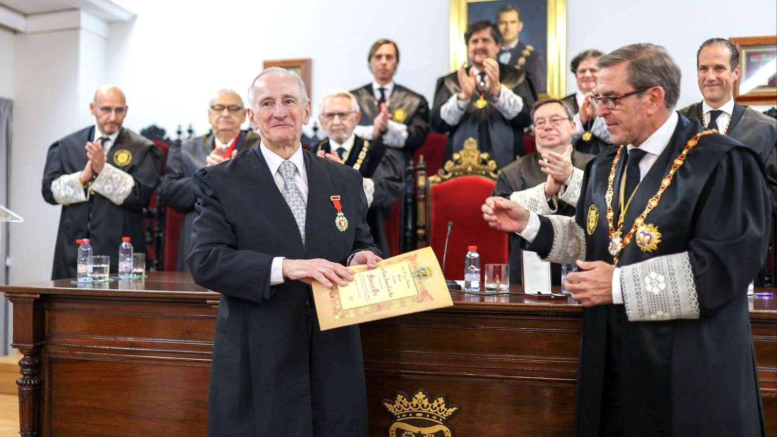 La Abogacía granadina entrega la Medalla de Oro a Enrique Ceres